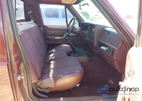 1988 Jeep Comanche Pioneer from USA, damaged, VIN 1JTML63P3JT230344